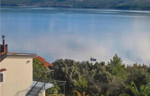 One-Bedroom Apartment In Posedarje