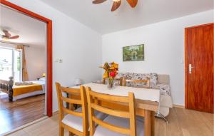 Amazing Apartment In Duce With Wifi