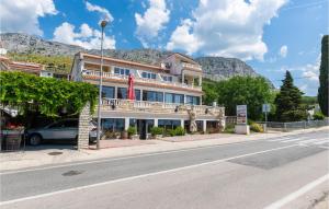 Amazing Apartment In Duce With Wifi