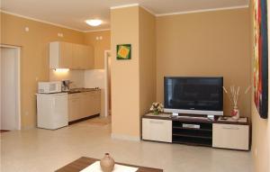 Stunning Apartment In Porec With 2 Bedrooms And Wifi