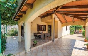 3 Bedroom Lovely Apartment In Rovinj