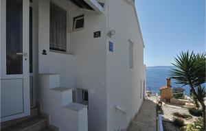 Amazing Apartment In Okrug Gornji With Wifi 