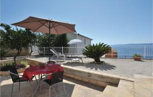 Amazing Apartment In Okrug Gornji With Wifi 