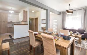 Two-Bedroom Holiday Home In Pokupska Slatina