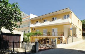 Cozy Apartment In Baska Voda With House Sea View 