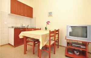 2 Bedroom Nice Apartment In Mimice