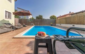 Nice Home In Fazana With 5 Bedrooms, Wifi And Outdoor Swimming Pool 