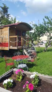 Sejours a la campagne LA ROULOTTE DES AMISH & Bain Nordique a Remous Jacuzzi : photos des chambres