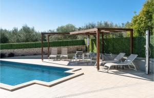 Lovely Home In Peruski