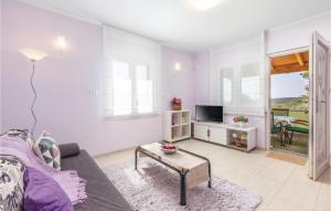 Lovely Home In Peruski