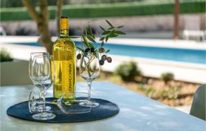 Lovely Home In Peruski