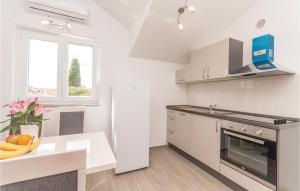 Beautiful Apartment In Biograd With Wifi 