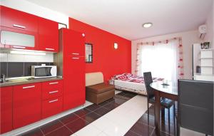 Studio Apartment In Makarska