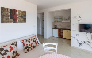 2 Bedroom Awesome Apartment In Klek