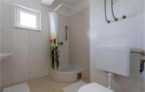 2 Bedroom Awesome Apartment In Klek