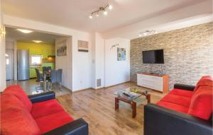 3 Bedroom Beautiful Apartment In Baska Voda 