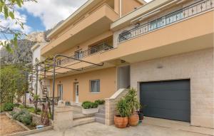 Amazing Apartment In Makarska With Wifi 