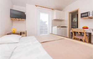 Lovely Apartment In Sveti Filip I Jakov