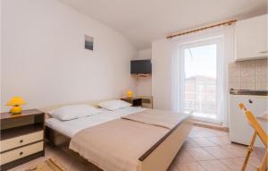 Lovely Apartment In Sveti Filip I Jakov