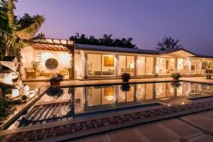 StayVista's Le Sutra Great Escapes - Geometrica - Artistic Rooms, Mountain View, Pool, and Gazebo Retreat - Thākurvādi