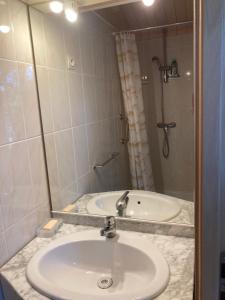 Appartements Charmant studio avec piscine . : photos des chambres