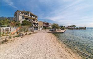 2 Bedroom Gorgeous Apartment In Kastel Kambelovac