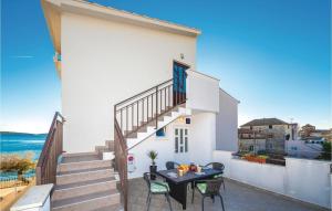 2 Bedroom Gorgeous Apartment In Kastel Kambelovac 