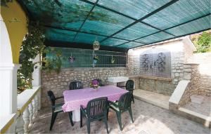 Beautiful home in Okrug Gornji with WiFi and 3 Bedrooms