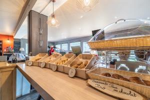 Hotels KYRIAD ROUEN NORD - Mont Saint Aignan : photos des chambres