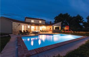 Cozy Home In Valtura With Outdoor Swimming Pool 