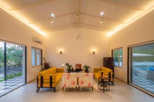 SaffronStays Turquoise Maison - 3BR pool villa with jacuzzi, bonfire & fruit garden near Lake Kalote, Karjat