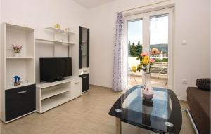 Nice Apartment In Poljica With 2 Bedrooms And Wifi