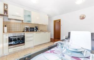 2 Bedroom Lovely Apartment In Crikvenica 