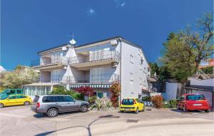 2 Bedroom Lovely Apartment In Crikvenica 
