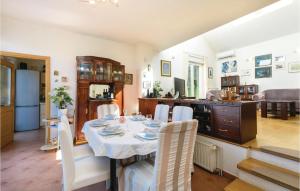 Three-Bedroom Holiday Home In Starjak