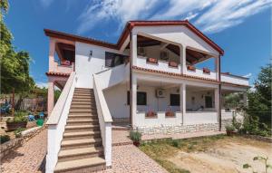 Two-Bedroom Apartment In Peruski