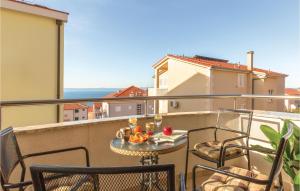 Stunning Apartment In Makarska With 2 Bedrooms And Wifi