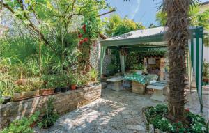 Lovely Apartment In Novigrad With Wifi