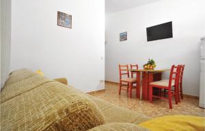 Awesome Apartment In Okrug Donji With 1 Bedrooms And Wifi