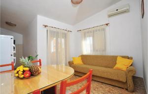 Awesome Apartment In Okrug Donji With 1 Bedrooms And Wifi