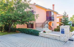 1 Bedroom Beautiful Apartment In Labin 