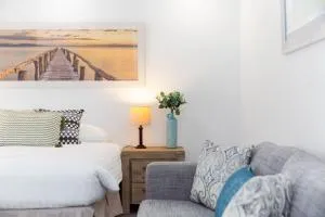 A3 Modern Apt with Free Parking and Private Bathroom - Hocking