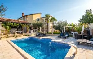 Nice Apartment In Porec With Jacuzzi - Pribetici