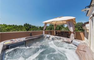 Beautiful Apartment In Porec