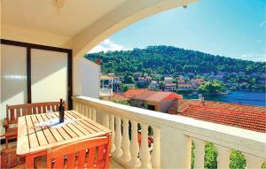 Amazing Apartment In Smokvica With House Sea View