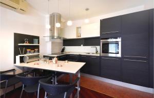 One-Bedroom Apartment Split With Sea View 02