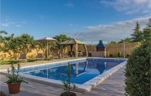 Cozy Apartment In Gracisce With Wifi 