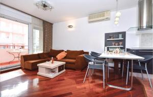 One-Bedroom Apartment Split With Sea View 02