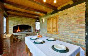 Amazing Home In Sisinec