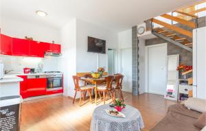 3 Bedroom Lovely Home In Makarska 